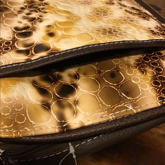 Bible or book carrying case. Animal print and rhinestone cross. NWT - Picture 4 of 7